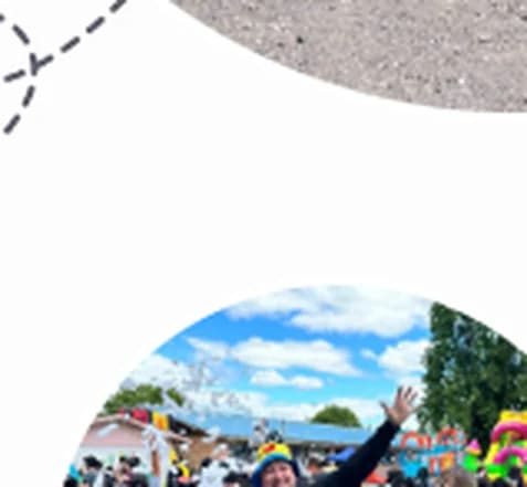 Participantes de una actividad al aire libre junto al río